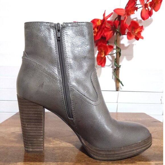 Leather Gray Round Toe Ankle Boots Inner Zip High Heel 4 Inches Lucky Brand - Picture 9 of 9